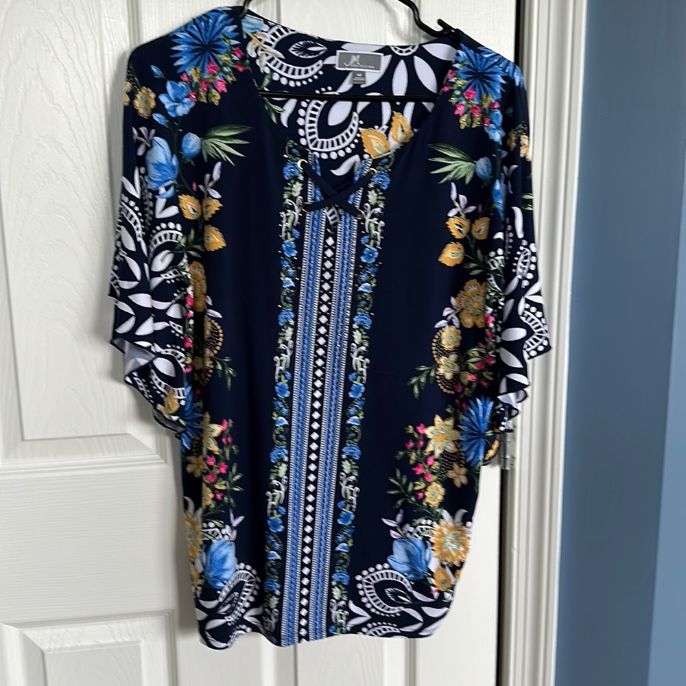 JM Collection floral flutter sleeve top - size M